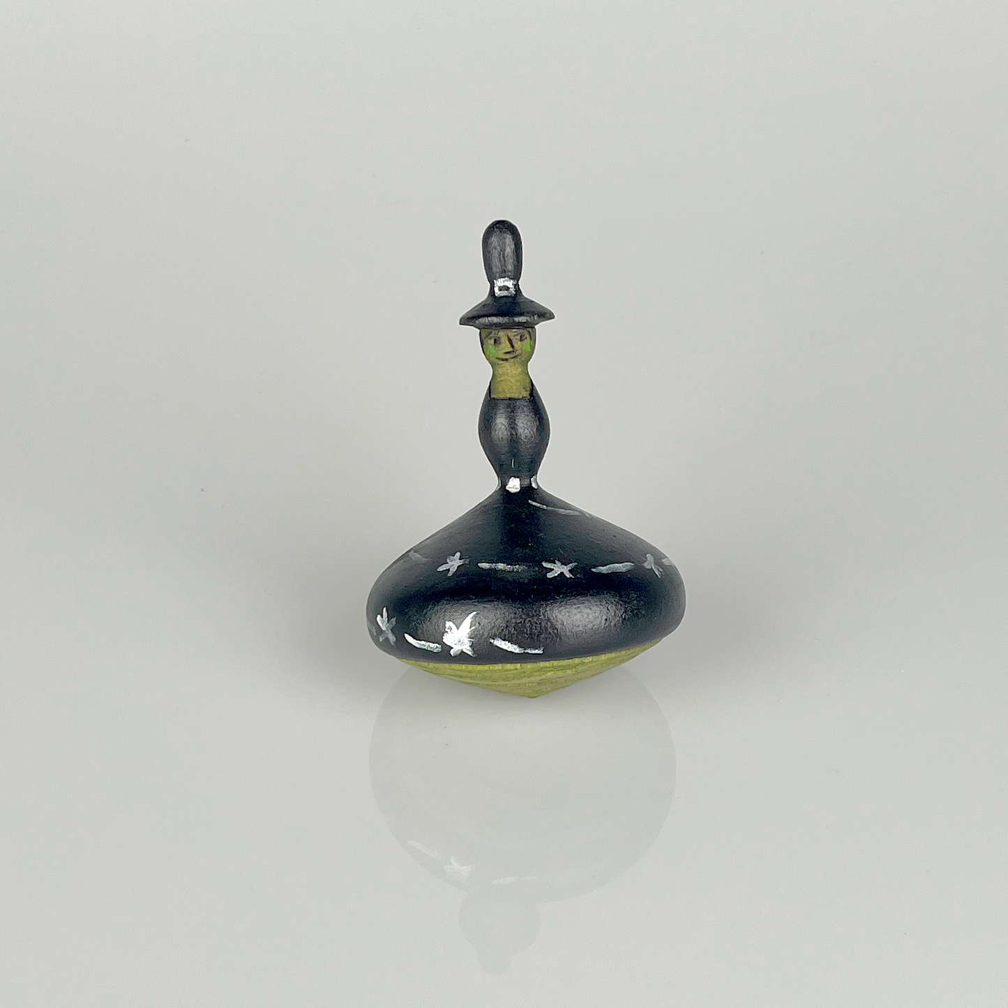 Witch spinning top