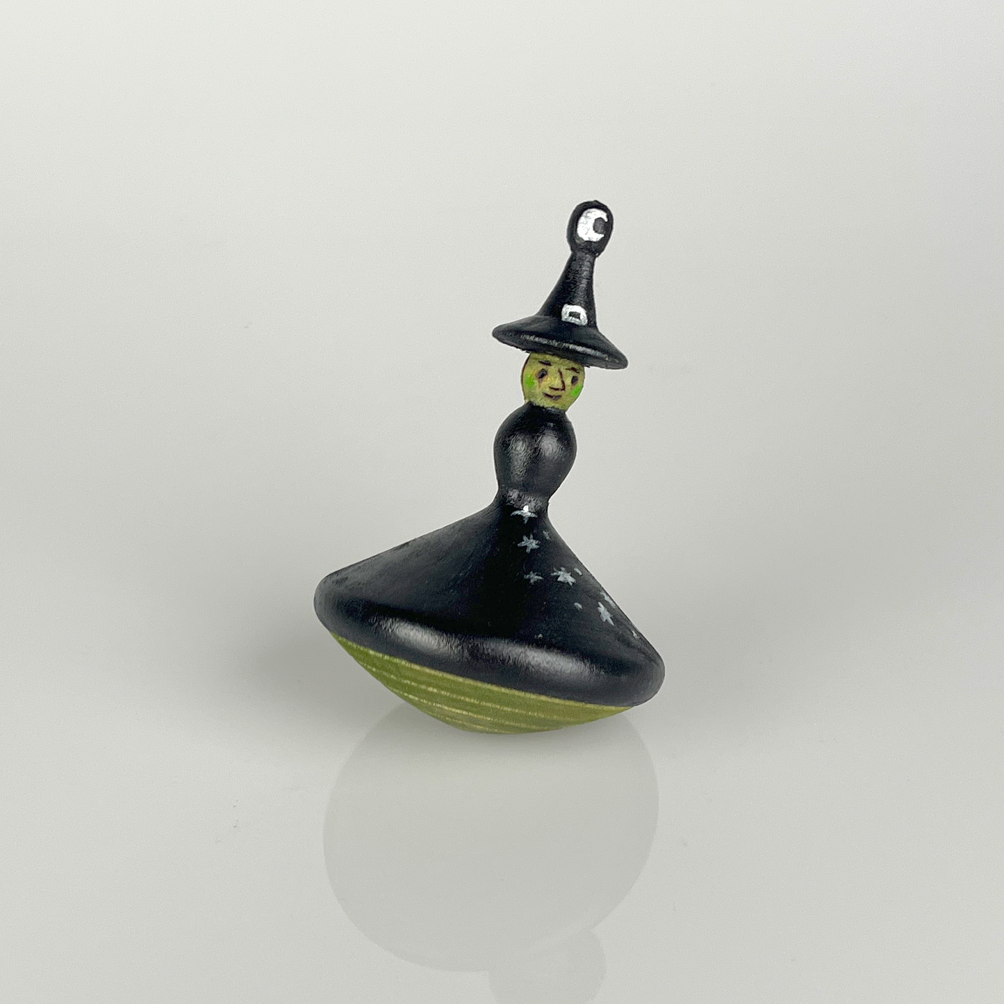 Witch spinning top